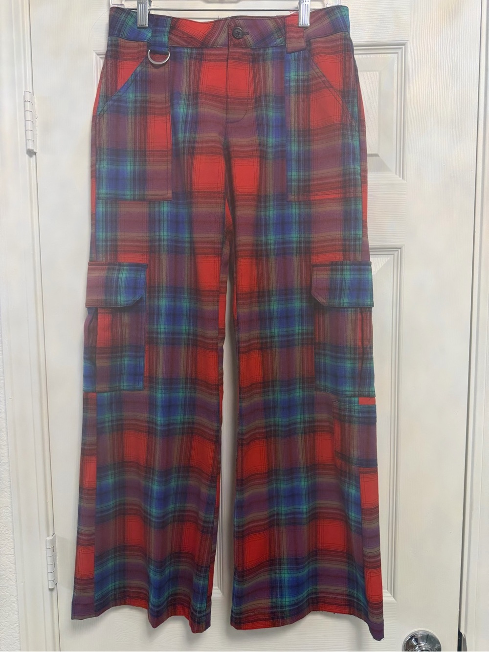 Urban Outfitters UO Avril Plaid Cargo Trouser Pants Red Tartan Size 0 EUC